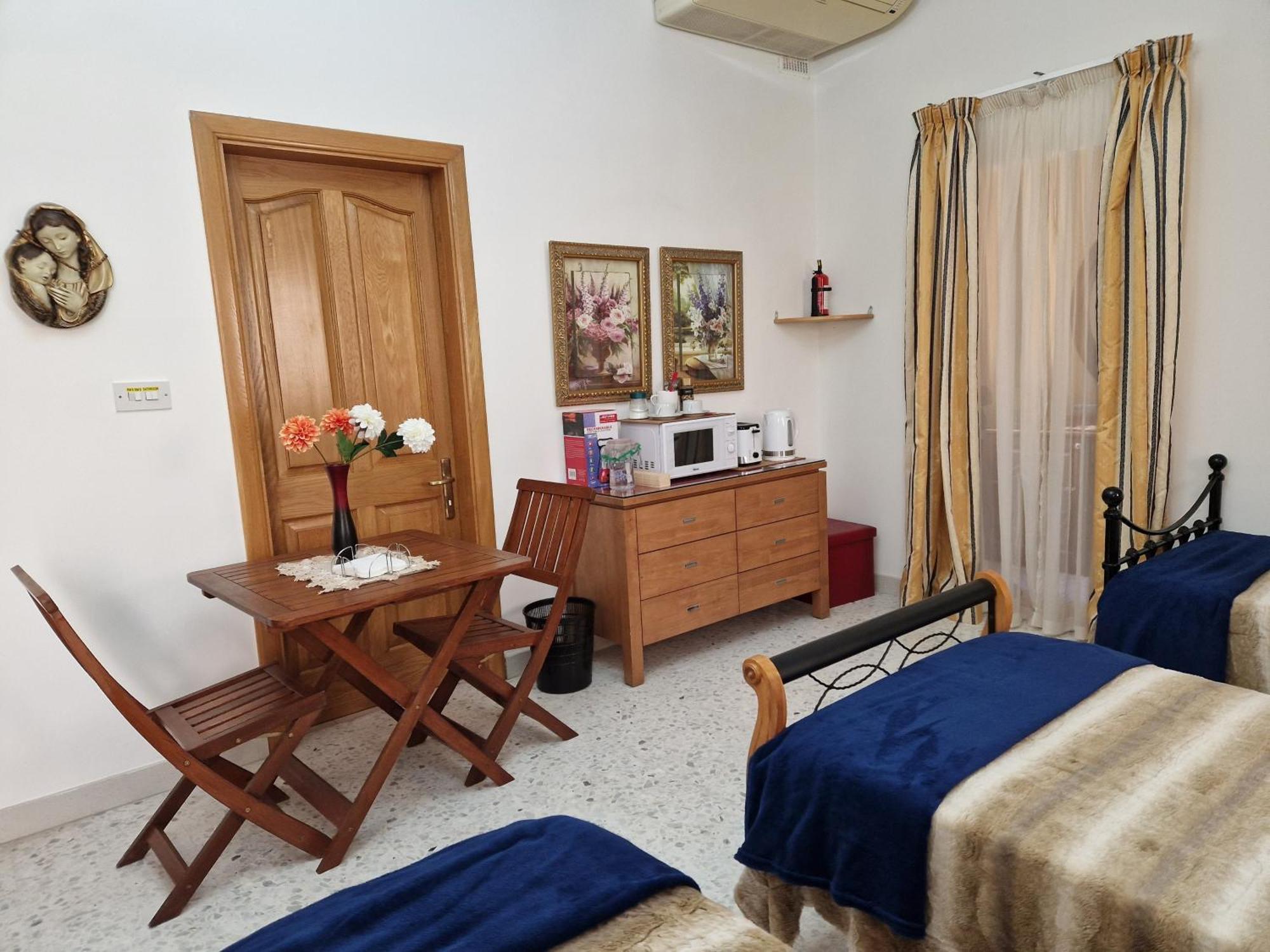 Saracini'S Homestay Attard Екстериор снимка